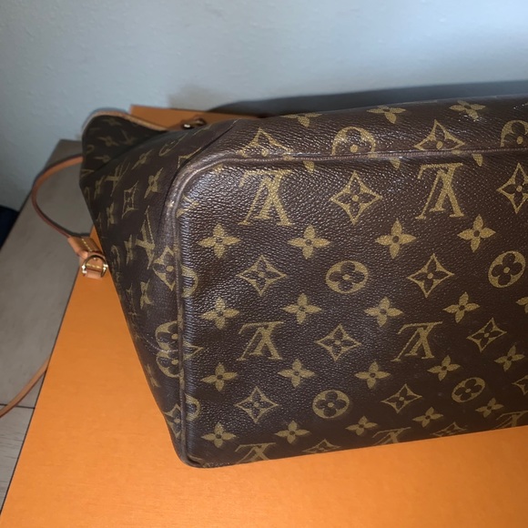Authentic Louis Vuitton Neverfull GM - Picture 3 of 16